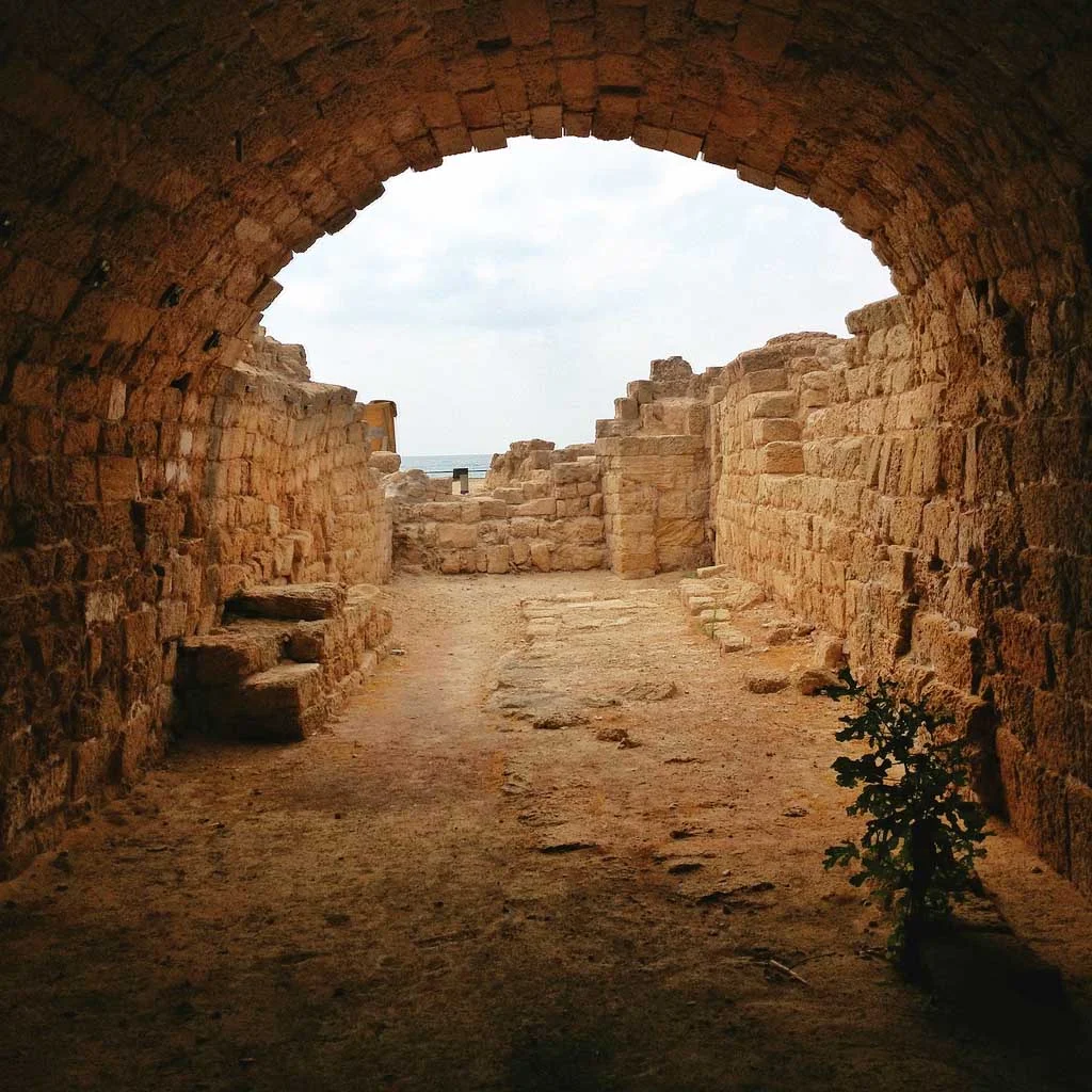 arch-caesarea-Israel - Ruins in National park Caesarea, Israel
