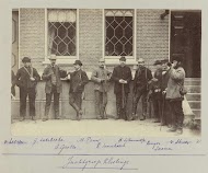 Groepsportret van jagers in Kloetinge met onder andere Maarten Pauw van Wieldrecht