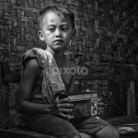 Mungkin hidup hanyalah ladang sebuah Harapan by Djeff Act - Babies & Children Child Portraits