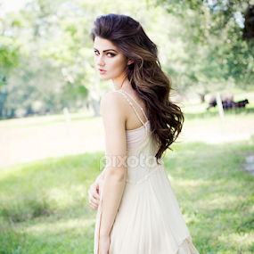 Come fly away with me. by Jessika Dabrowski - People Fashion