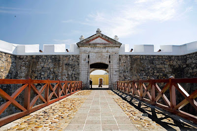 Museo Fuerte de San Diego (Fort of San Diego), a historic military outpost in Acapulco. Older than the United States, the fort's polygon design served as the pattern for the Pentagon.
