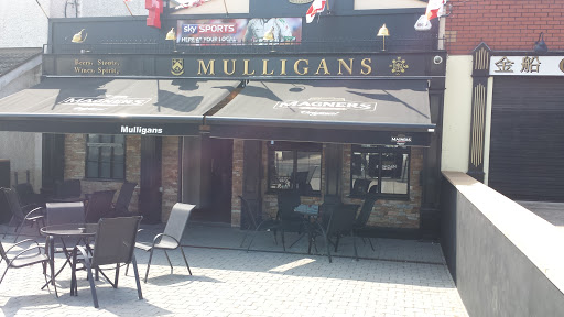 Mulligans Bar