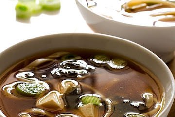15 Minute Simple Vegan Miso Soup