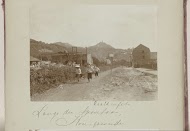 Rennende kinderen naast een spoorbaan, Königswinter