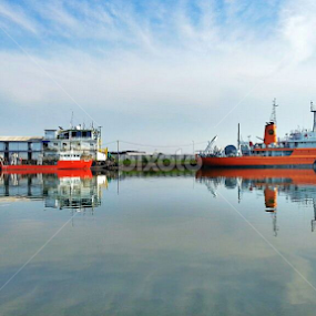 Suatu pagi di pelabuhan cirebon by Hangga Pribadi - Instagram & Mobile Android