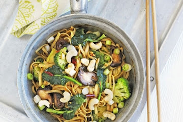 Spicy mushroom & broccoli noodles