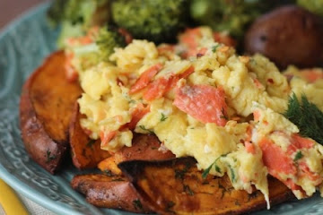 Dill Smoked Salmon and Red Pepper Scramble