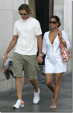 halle berry baby beach. halle berry and her aby