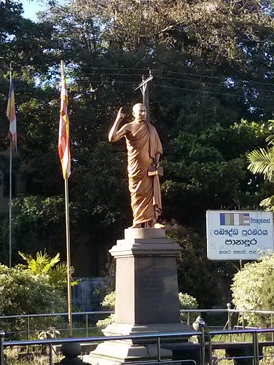 Rev Gunananda Statue.