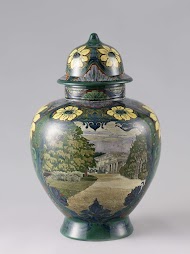 Vaas met deksel met het huis De Paauw