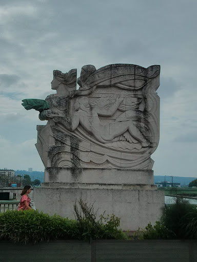 Sculptures du Pont Boieldieu à