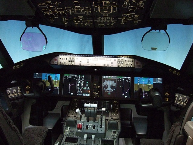[787 cockpit[36].jpg]