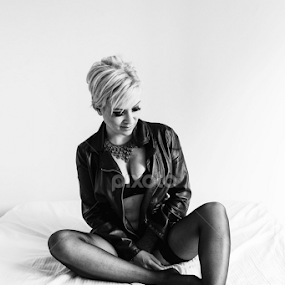 Pao by Juan Felipe Osorio Betancur - People Portraits of Women