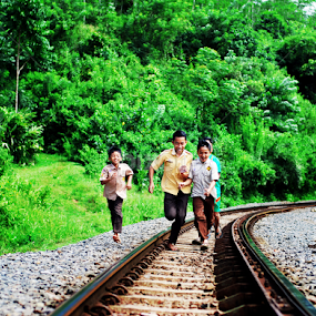 by Yogas Dwi - Novices Only Street & Candid