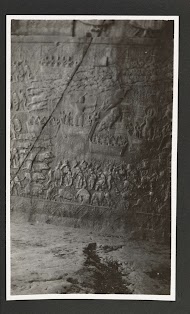 Detail van bas-reliëf bij de Boog van de Tuin (Tahkt-i-Bustan), Kirmanshah, Perzië