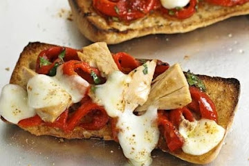Pepper & tuna panini pizzas