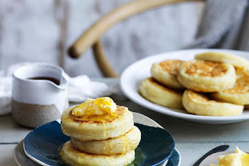 Crumpets with homemade honey butter