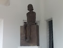 Estatua La Niña Sentada 