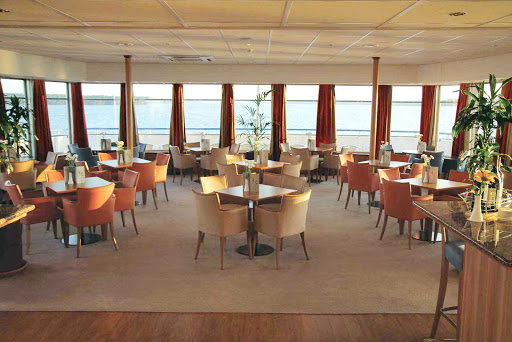 Viking-River-Cruises-Panorama-Bar - Relax and enjoy an afternoon aperitif while taking in the scenery in the Panorama Bar on board your Viking Cruises ship during your vacation in Russia. 