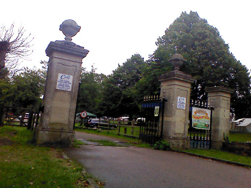 Entrance to East Carlton
