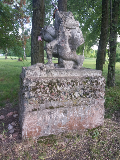Разрушенный Памятник