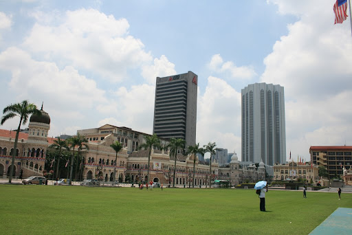 le Musée nationnal historique à droite sur la photo