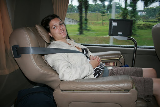 Julie dans le bus de retour