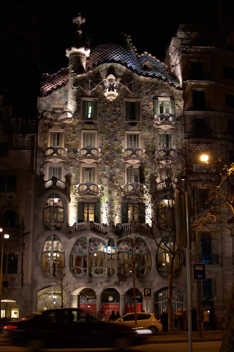 Casa Batlló in central Barcelona at night. A remodel of a previously built house, it was redesigned by Antoni Gaudí from 1904-1906.