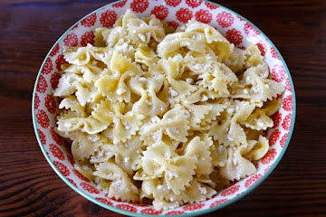 Lokshen mit Kaese - Noodles and Cheese