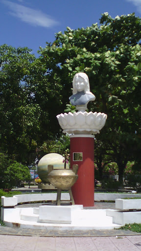 Yen Phi Statue