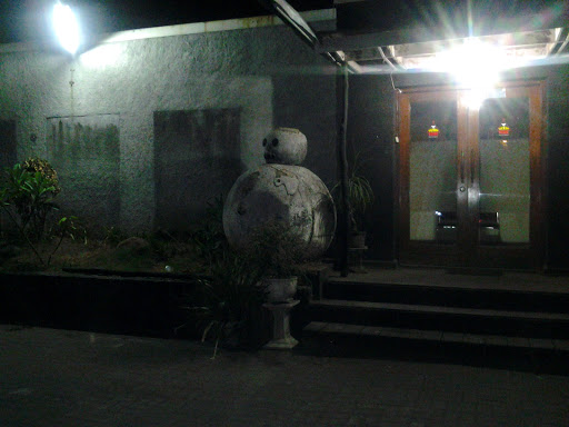 Snowball Statue