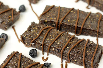 No-Bake Chocolate Blueberry Bars