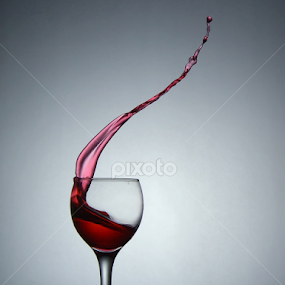 by Jhojon Jenkgod - Abstract Water Drops & Splashes