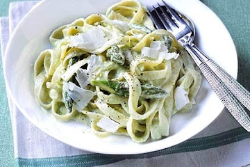 Asparagus cream pasta