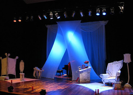 stage design of Piaf: Love Conquers All
