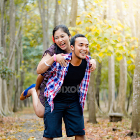 Gendong Gendongan by Andy Alexandy - People Couples
