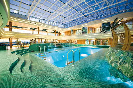 MSC Fantasia's I Tropici pool is an all-weather oasis with its sliding roof.