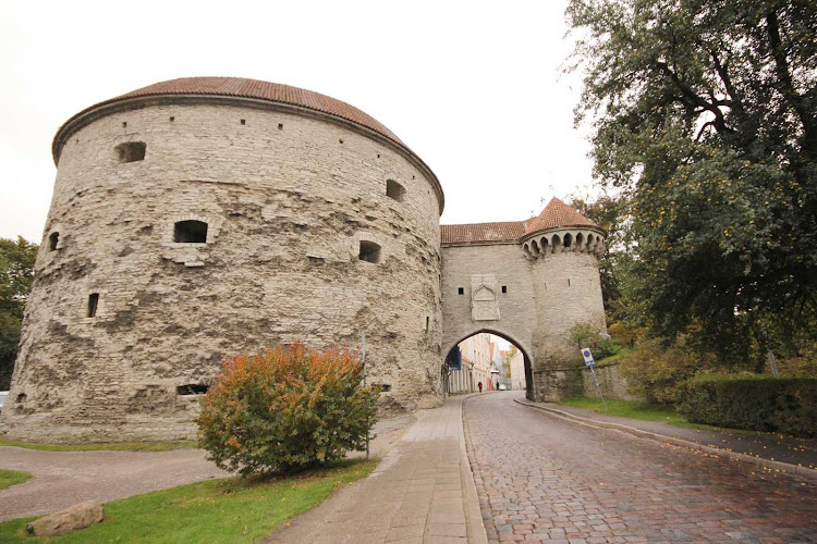 Great Coastal Gate and Fat Margaret tower (Paks Margareeta) in Tallinn, Estonia.
