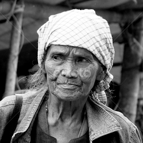 Old Women at Pindan Market by Virgani Dhirgacahya - Black & White Portraits & People