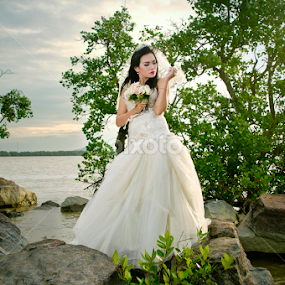 Stand on stone by Zoelman Rf - Wedding Bride