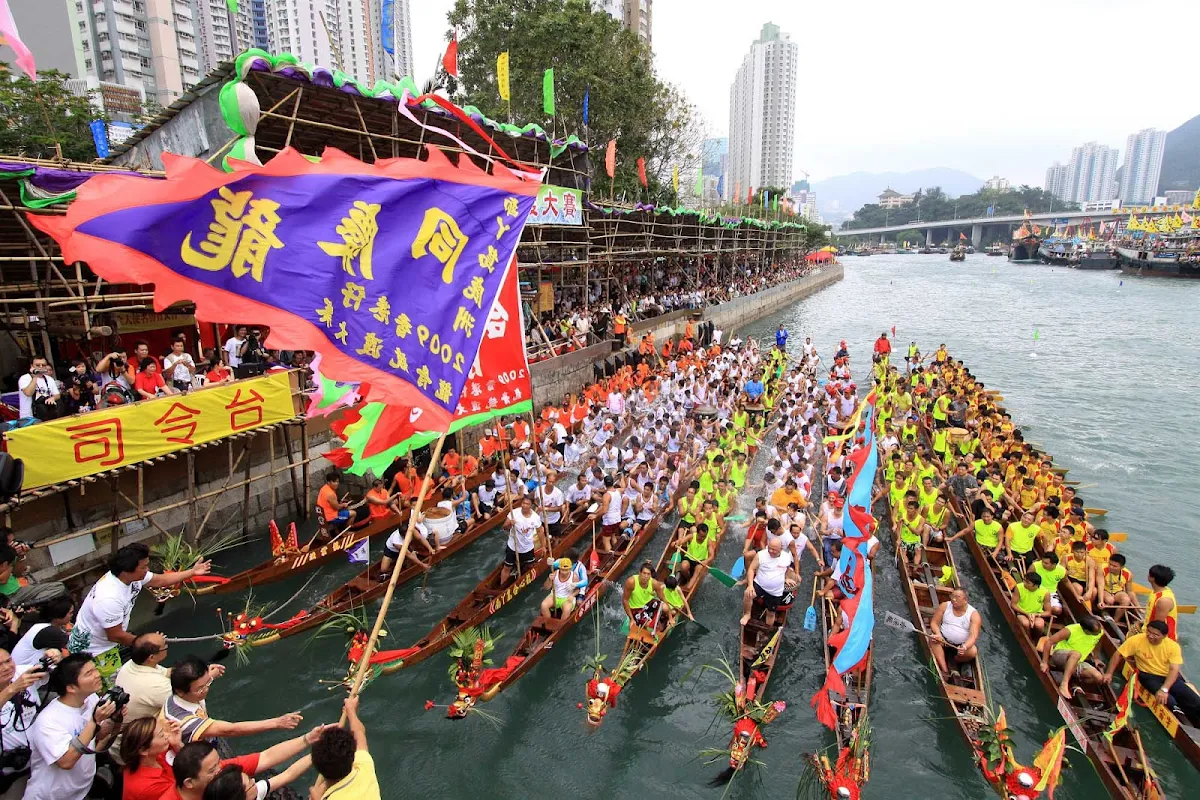Hong-Kong-dragonboat1 - In Hong Kong, an ancient Chinese festival — the Hong Kong Dragon Boat Carnival — has become one of the world's great parties.