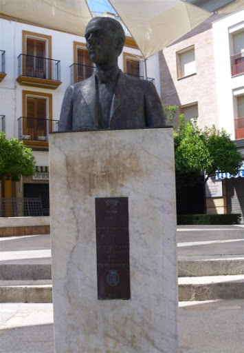 Monumento A Luis Cernuda