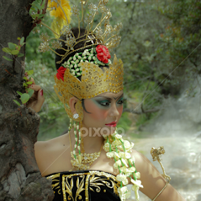 Tradicional by Dadan Rivall - Artistic Objects Clothing & Accessories