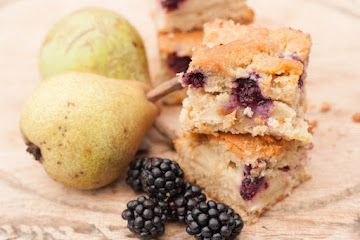 Recipe: Blackberry & Pear Traybake