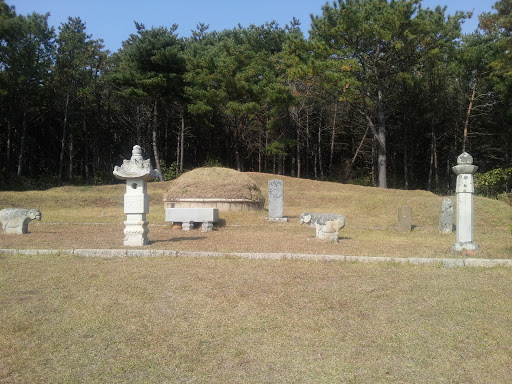The Tomb of Lee Gyu Bo
