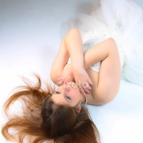 christin 1 by Lisa Steyn - People Portraits of Women