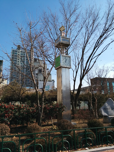 태양광 시계탑