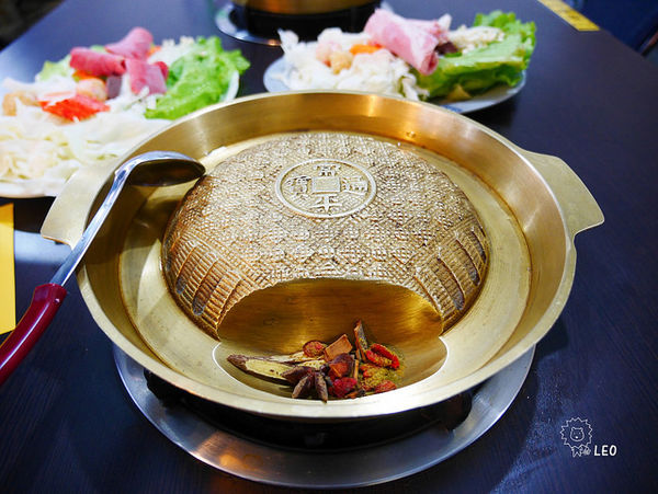 在地親切的高CP小店 古錐銅盤火烤小火鍋