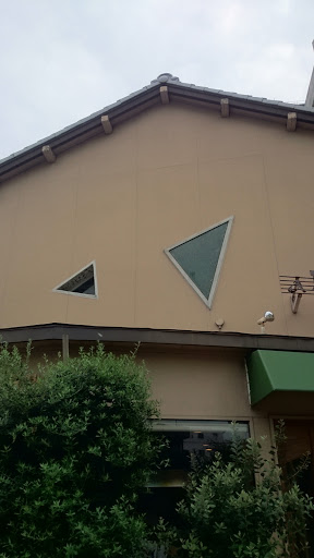 三角形の窓