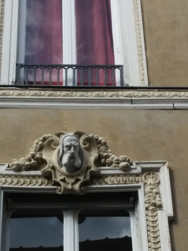 Troyes, Tête De Fenêtre Sculptée